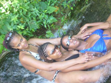 laulau,lili,dody
